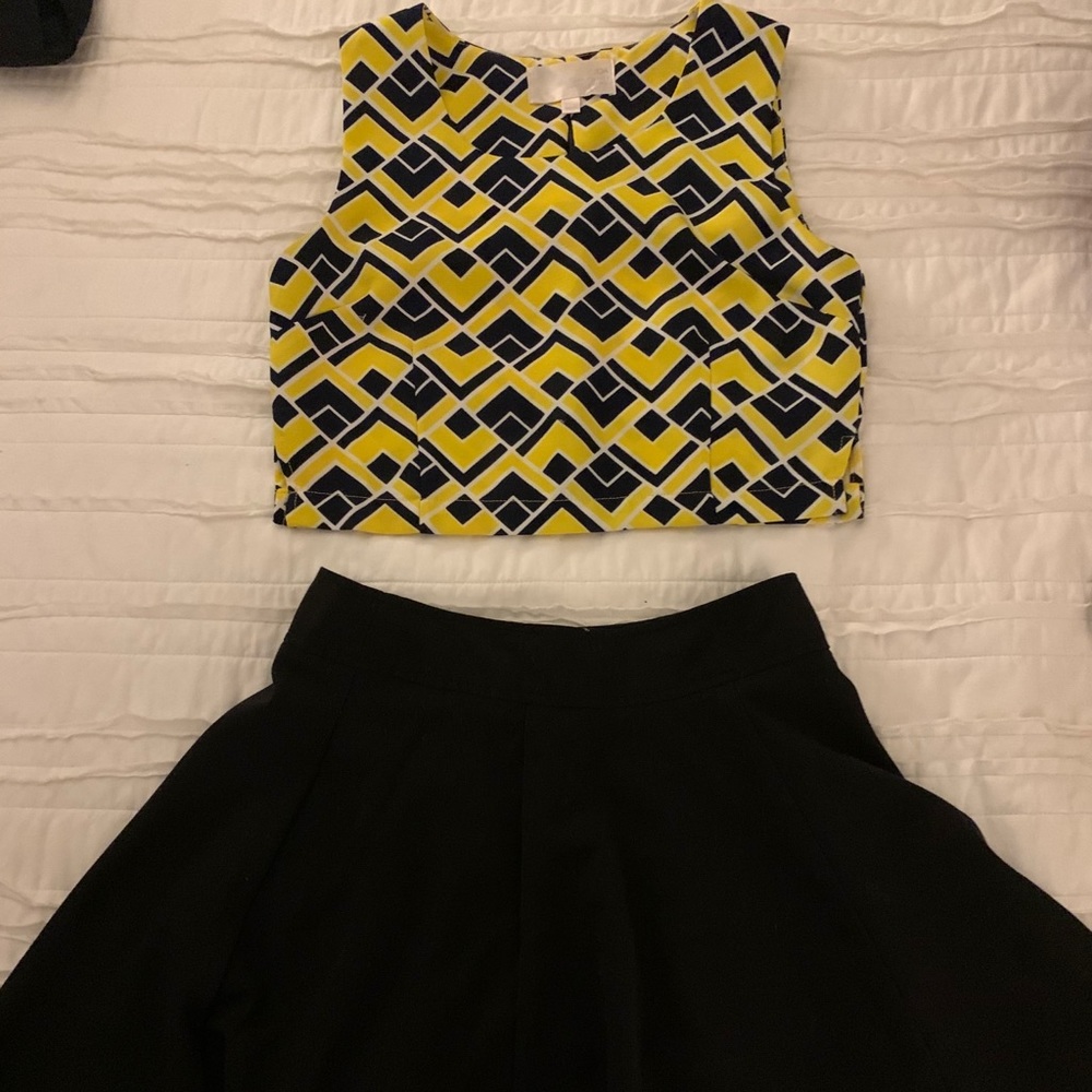 crop top with zipper in the back. size small